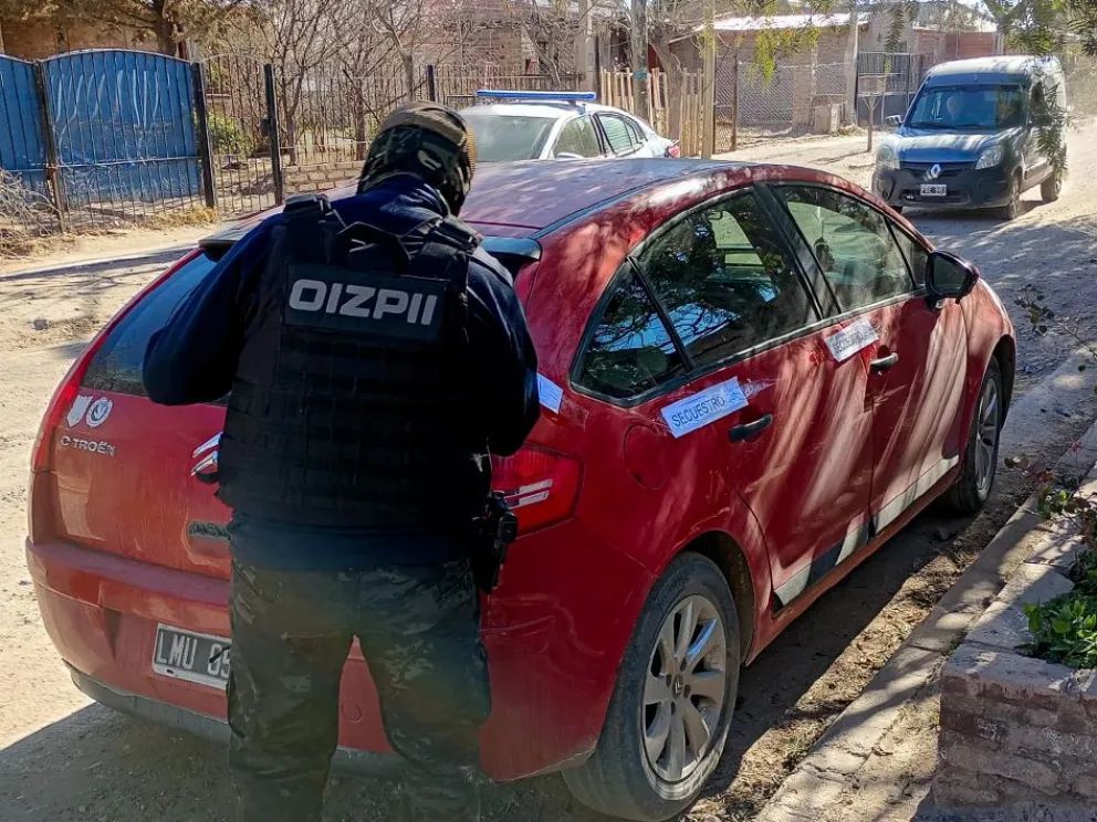 Secuestraron armas, municiones y un vehículo: hay dos demorados en Centenario