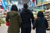 El Mercado Concentrador abrió por primera vez un sábado y las familias lo aprovecharon