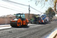 Centenario: Comenzó a ejecutarse una nueva etapa del plan de asfalto urbano