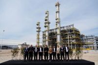 Milei visitó el complejo industrial de Bahía Blanca y sobrevoló un proyecto RIGI clave para exportar gas de Vaca Muerta