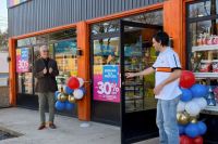 Con un crédito provincial, Santiago abrió su local en Aluminé