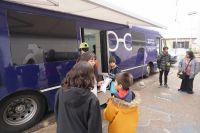 Suman evaluaciones auditivas al “colectivo de los lentes”