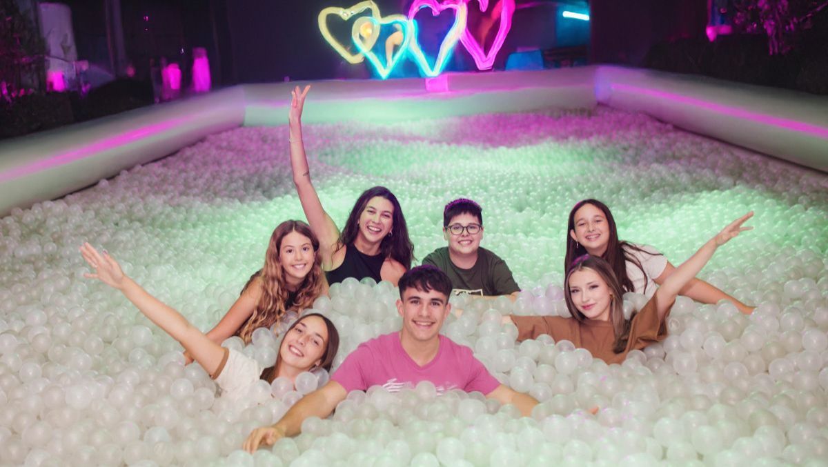 "Love Up!" llegó a Neuquén: una experiencia inigualable que combina entretenimiento, arte y tecnología
