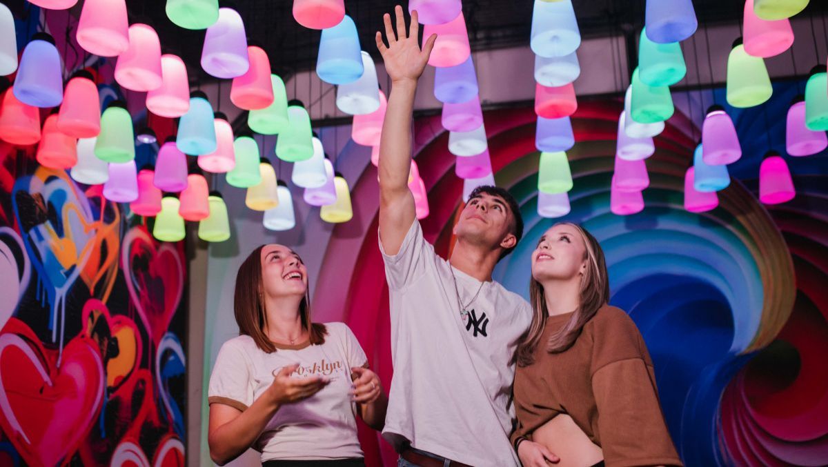 "Love Up!" llegó a Neuquén: una experiencia inigualable que combina entretenimiento, arte y tecnología