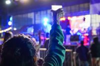 Aluminé prepara dos noches de cerveza artesanal, gastronomía y música en vivo