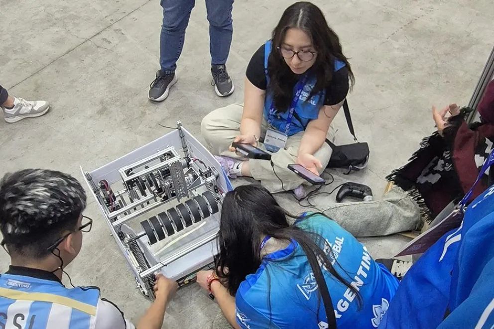 Estudiantes neuquinos ya están en Corea para representar a la Argentina en el Mundial de Robótica