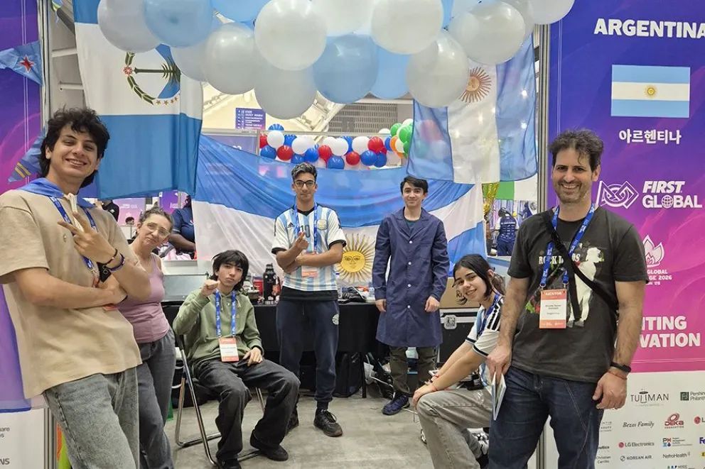 Estudiantes neuquinos ya están en Corea para representar a la Argentina en el Mundial de Robótica