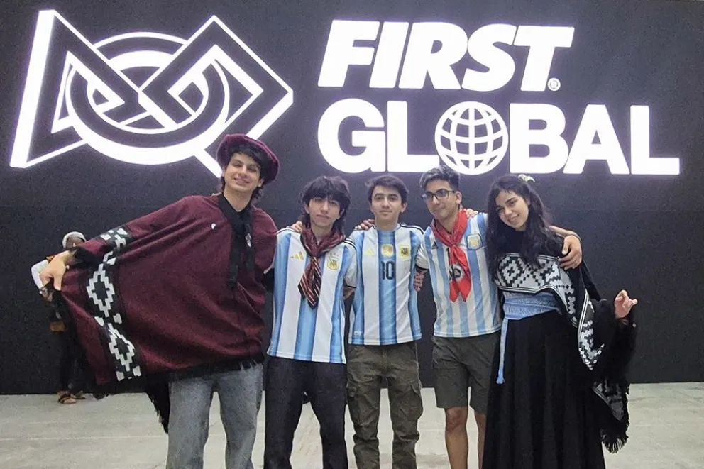 Estudiantes neuquinos ya están en Corea para representar a la Argentina en el Mundial de Robótica