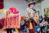 Tejedoras neuquinas llevaron a la pasarela su identidad ancestral en Junín de los Andes