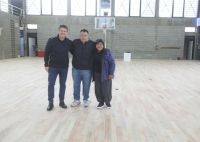 El gimnasio Gigante del Este tendrá una cancha de básquet con piso de parqué de nivel internacional