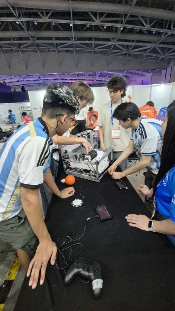 Estudiantes neuquinos “Herederos de Turing” dejaron la bandera argentina en alto en Corea del Sur