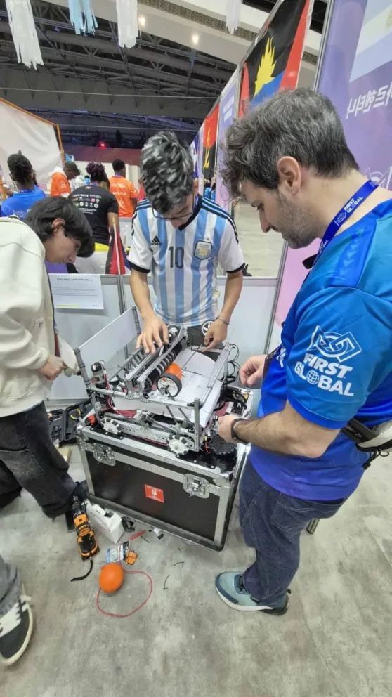 Estudiantes neuquinos “Herederos de Turing” dejaron la bandera argentina en alto en Corea del Sur