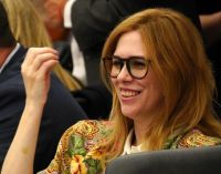 "Gano sólo 6 millones": Lilia Lemoine se burló de los manifestantes que la repudiaron
