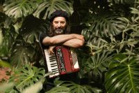 Chango Spasiuk llega a la provincia con charlas y conciertos