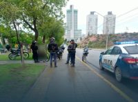 Dos menores intentaron robar una bici para alquilar en Plaza de las Banderas y fueron demorados