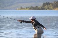 Neuquén abre la temporada de pesca con una nueva oficina a la vera del río Chimehuín