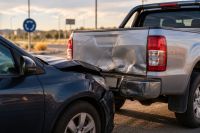 Un menor chocó una camioneta y sus padres deben responder por los daños