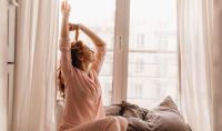 Por qué la luz natural es la mejor aliada para despertar y dormir mejor
