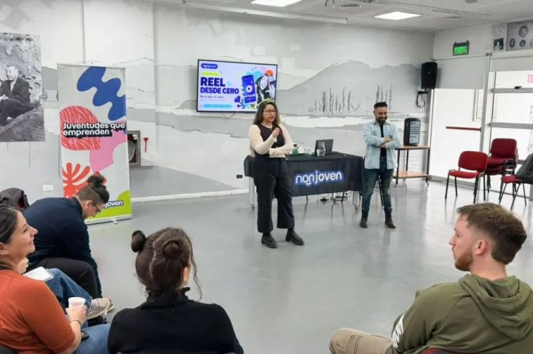 Taller gratuito sobre inteligencia artificial para emprendedores jóvenes en Neuquén